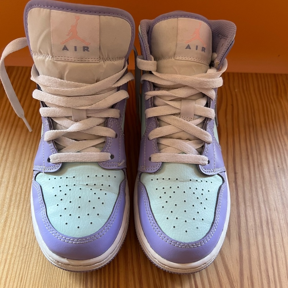 Air Jordan 1 Mid GS 'Purple Pulse' - Youth Size 6 - Picture 3 of 4
